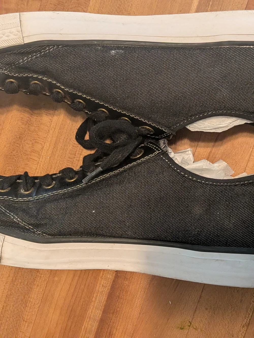 Levi's Black Canvas Low-Top Sneakers with White Toe Cap